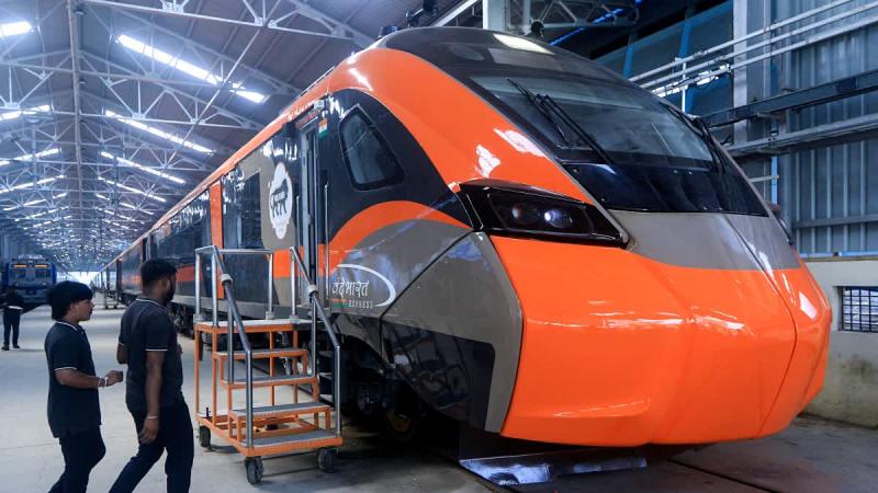 देश की पहली स्लीपर ट्रेन कब होगी लॉन्च? रेल मंत्री ने दी जानकारी