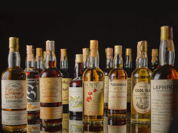 सर्दियों की सुपरहिट! 71 साल पुरानी ये शराब आज भी सबकी फेवरेट, कीमत सिर्फ 355 रुपये